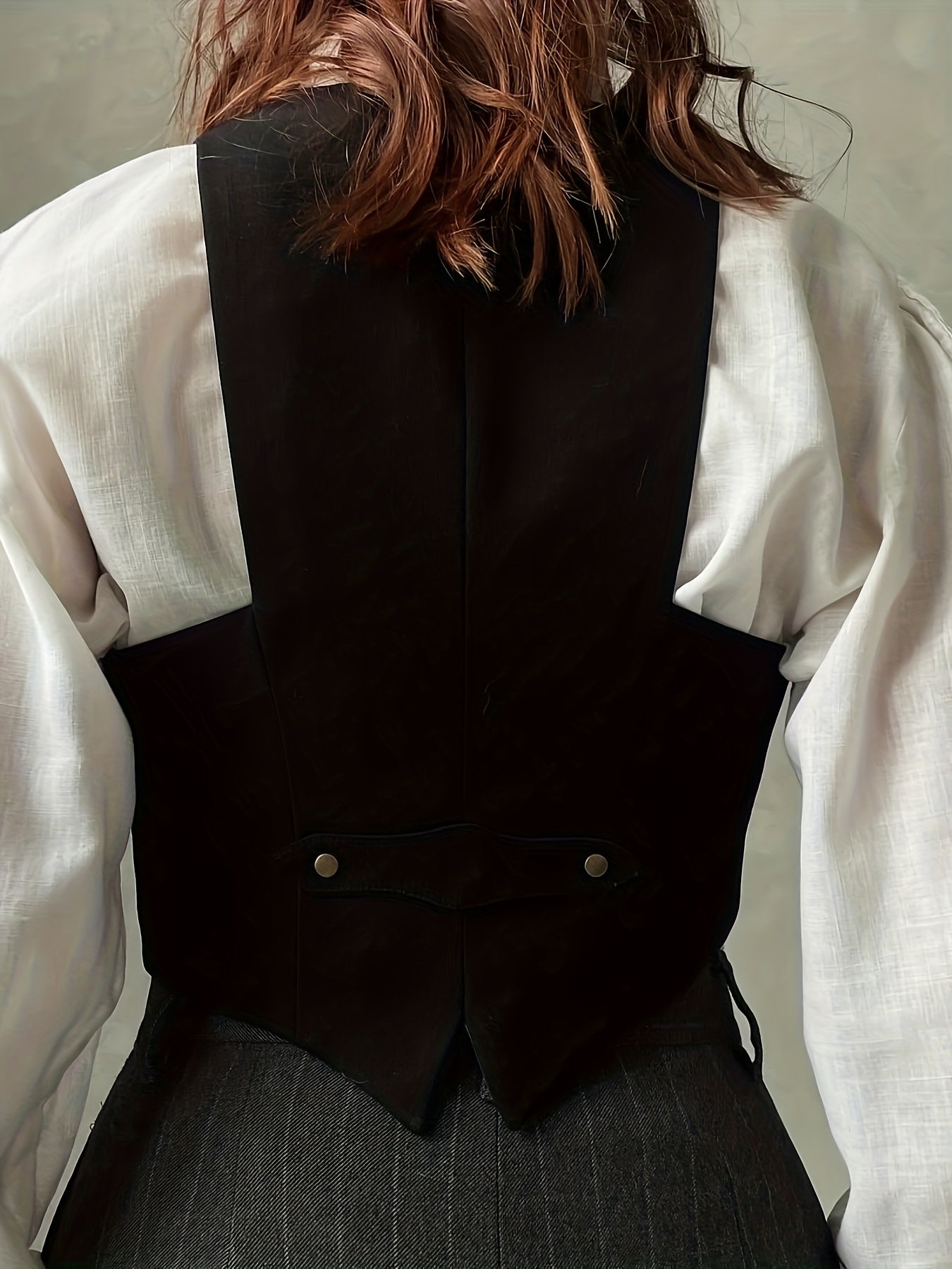 Elegant Women'S Black V-Neck Vest with Pearl Detail - Casual Polyester Sleeveless Jacket, All-Season Wear
